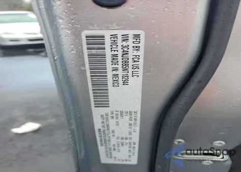 2022 Jeep Compass Latitude z USA, uszkodzony, nr VIN 3C4NJDBB5NT182944